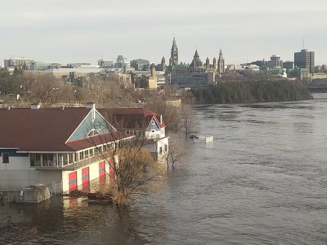 Ottawa river floods as parliament looks on. Photo CC BY-SA 2.0 robin_ottawa