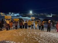 Pond Inlet protest in solidarity with hunters' blockade