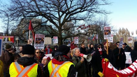 Racist "yellow vests" outnumbered at Vancouver City Hall
